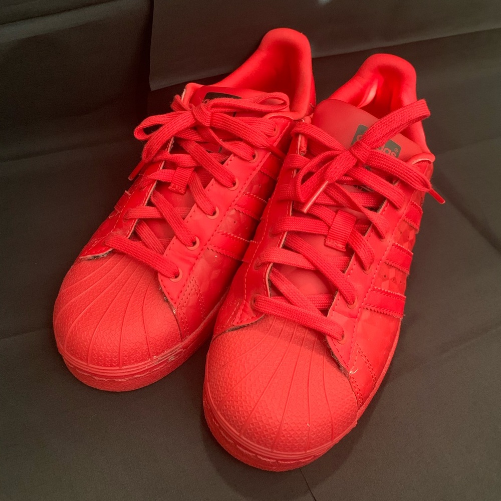 red adidas superstar